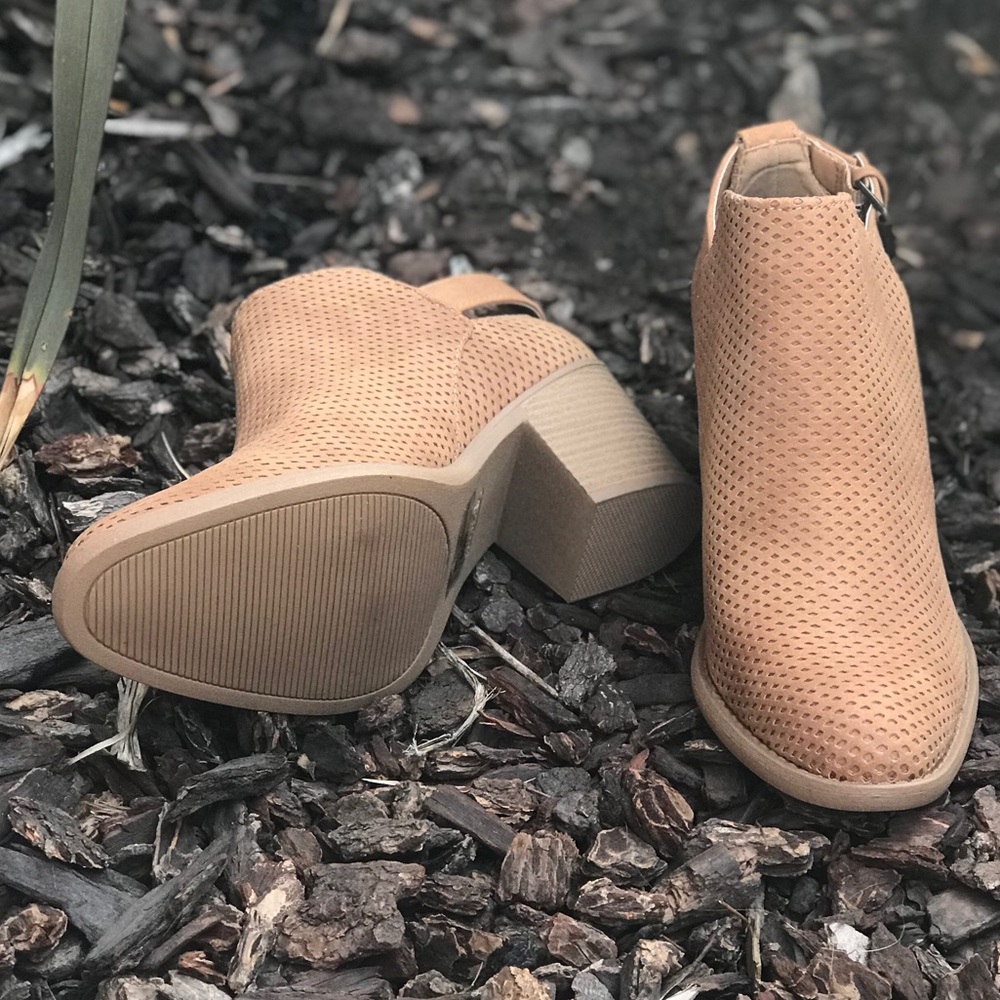 Tan distressed nubuck perforated ankle booties - Picture 5 of 5